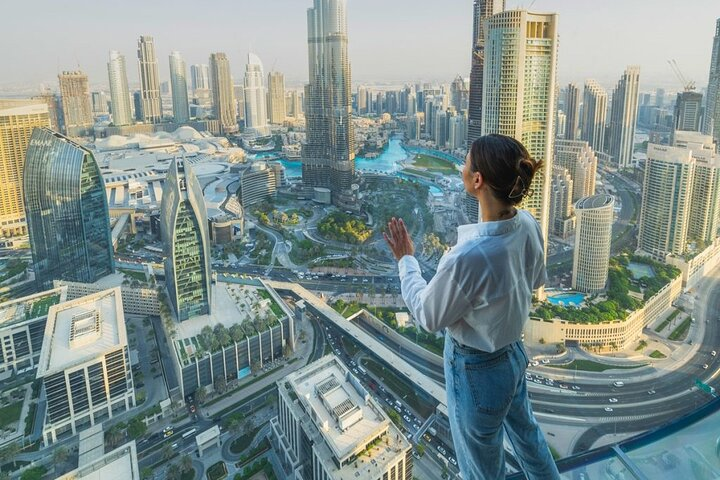 Experience a breathtaking panorama of Downtown Dubai from 219.5m up. Enjoy the stunning skyline views including the iconic Burj Khalifa and Sheikh Zayed Road like never before.